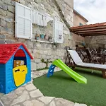 Casa de Férias In Srinjine